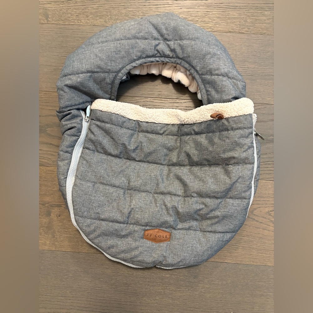 JJ Cole gray warm Sherpa car seat cover new ret $98